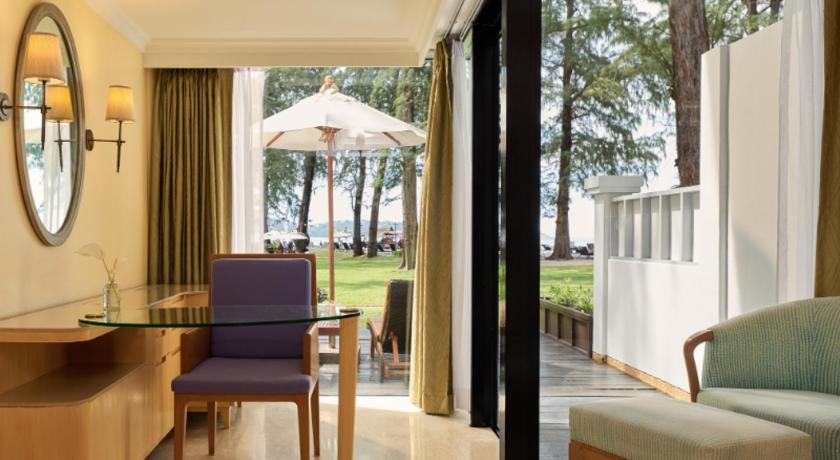 Image of Dusit Club Room with King Bed 10