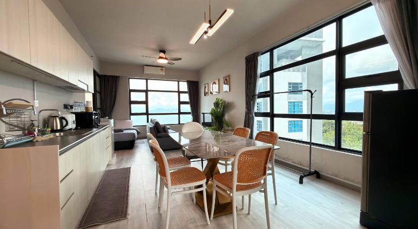 コタキナバル L Homestay Jesselton Quay KK City 29th, Near Gaya Street and Jetty 4つ星 ゲストハウス レストラン