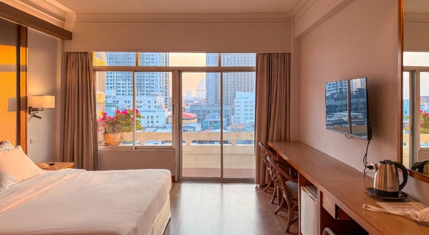 Pattaya Golden Beach Hotel 4-Star Hotel suite
