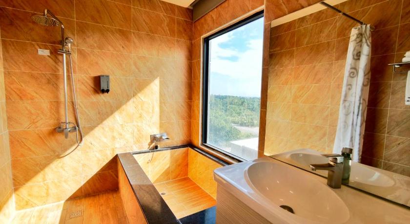 Image of Double or Twin Room with Balcony & Bath 2
