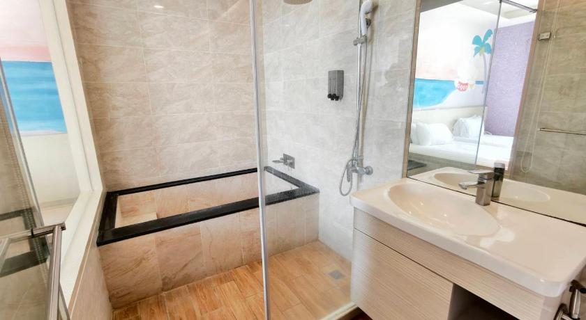 Image of Double or Twin Room with Bath 2