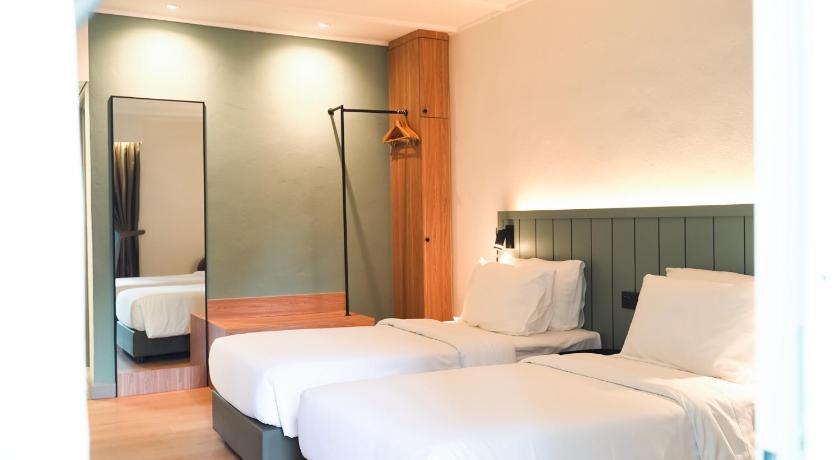 Image of Garden View 2 Single Beds 4