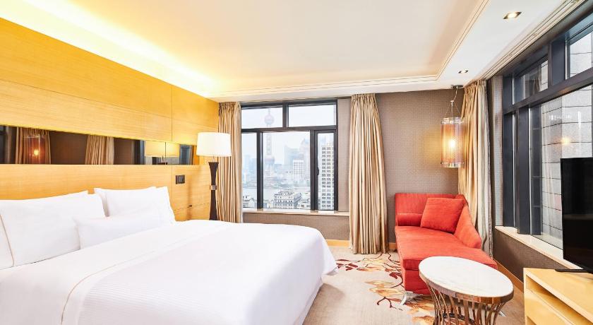 Image of Larger Guest room, 1 King, City view 3