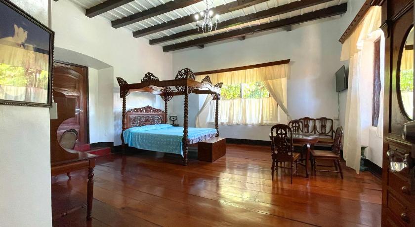 Image of Deluxe King Suite 5