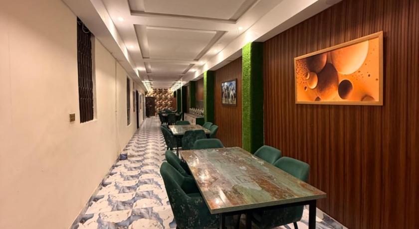 Gulberg Inn Hotel - image 2