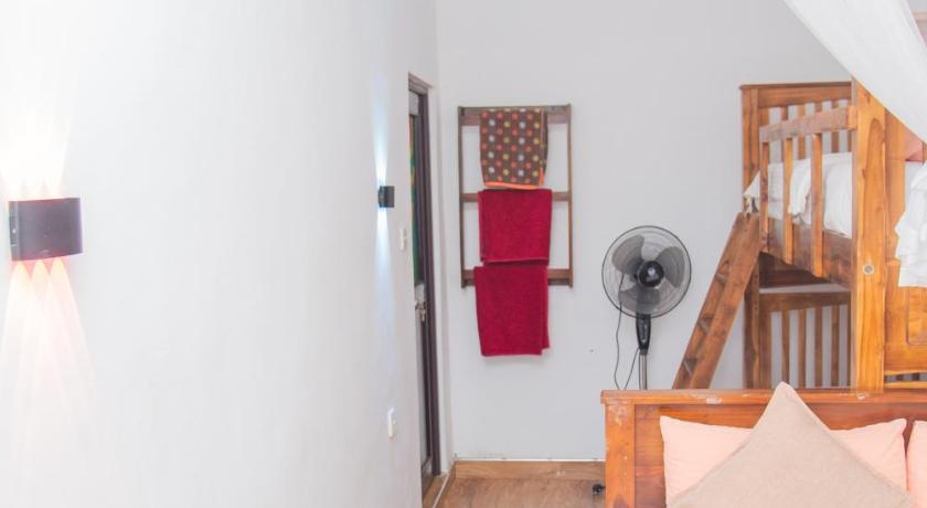 Image of Deluxe 0