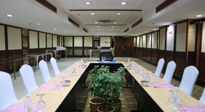 クアラトレンガヌ Primula Beach Hotel 4つ星 ホテル レストラン