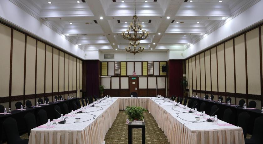 クアラトレンガヌ Primula Beach Hotel 4つ星 ホテル ロビー