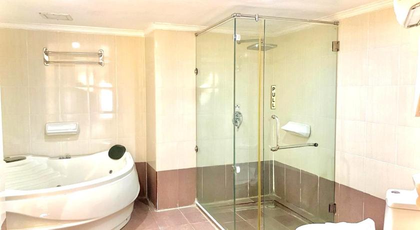 Image of Deluxe King Room 2