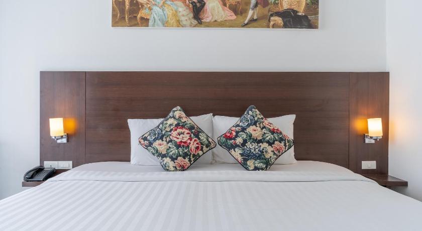 Image of Deluxe Double or Twin with Balcony 13