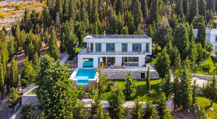 Lake Whisper Villa Pool & Amazing Views by PikHost