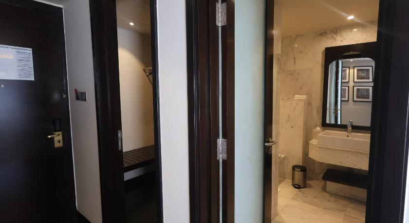 Image of Royal Suite, 1 Bedroom Suite, 1 King, Buddha Point view, Mountain view 9
