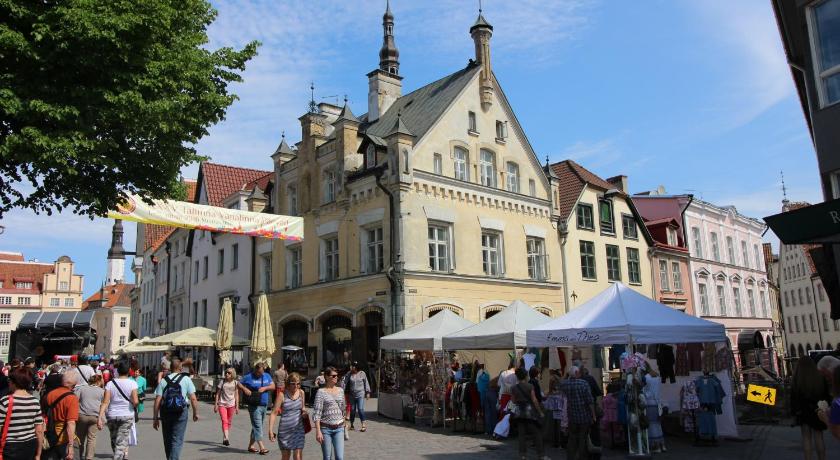 Tallinn City Apartments - Town Hall Square photo