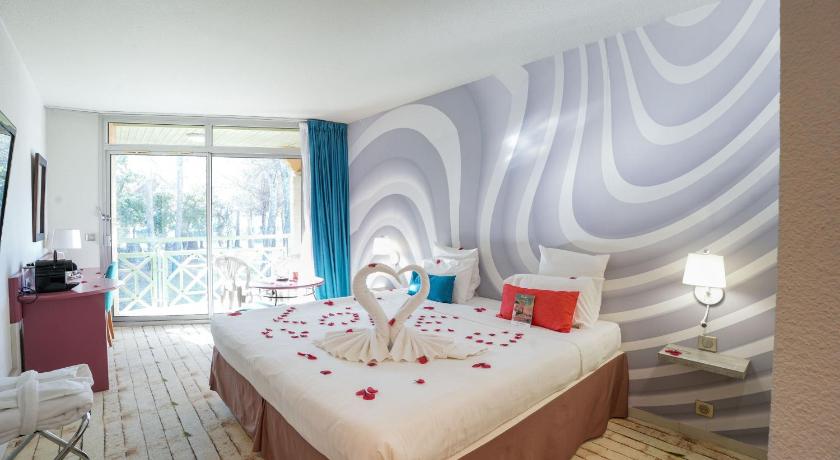Image of Double Room with Pool View and Spa Access Included 0