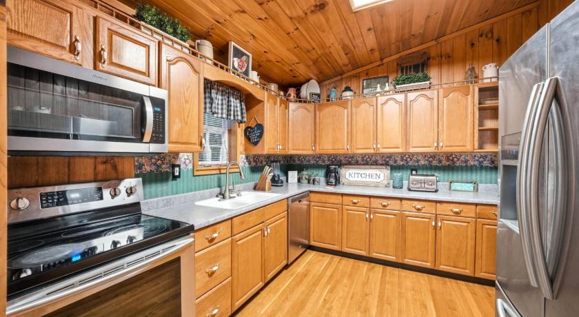 Wears Valley Serene Mountain Cabin Hot Tub 2Fireplace Grill 4-Star Accommodation restaurant