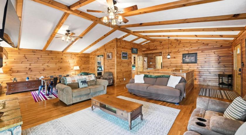 Wears Valley Serene Mountain Cabin Hot Tub 2Fireplace Grill 4-Star Accommodation lobby