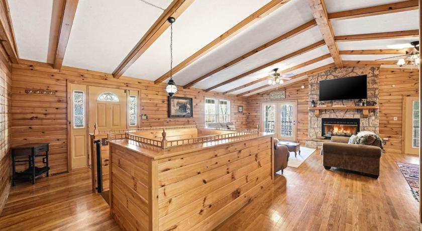 Wears Valley Serene Mountain Cabin Hot Tub 2Fireplace Grill 4-Star Accommodation view