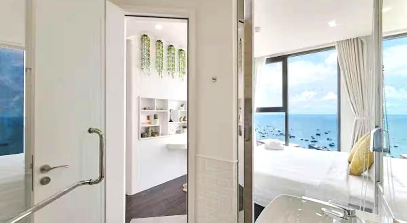 Phòng Giường Lớn Hướng Biển Toàn Cảnh (Sea Panoramic King)