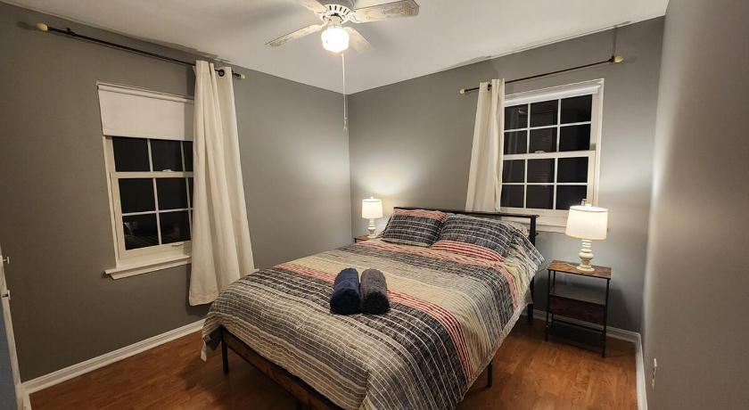 파크빌 (MD) Charming 5 Bed with Spacious Yard with HotTub 4성급 숙소 전망