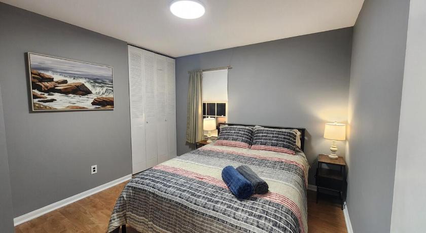 파크빌 (MD) Charming 5 Bed with Spacious Yard with HotTub 4성급 숙소 레스토랑