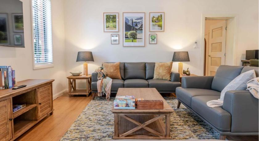 Gormly Grove Cottage - Modern Comfort Near CBD