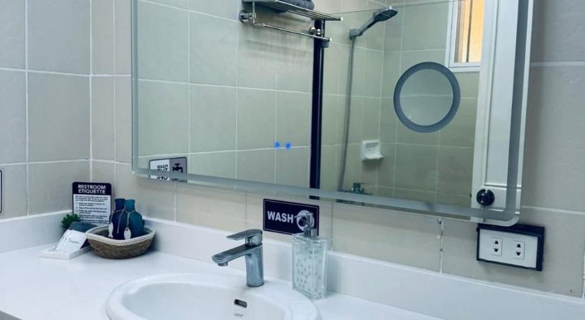 Image of Studio with Lake View 2