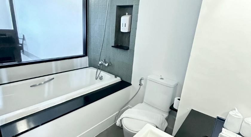 Image of Deluxe Pool Access 2
