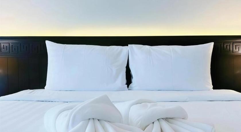 Image of Double Room with Pool View 3