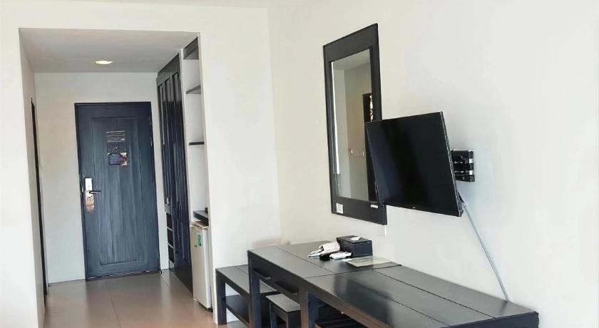 Image of Double Room with Pool View 4