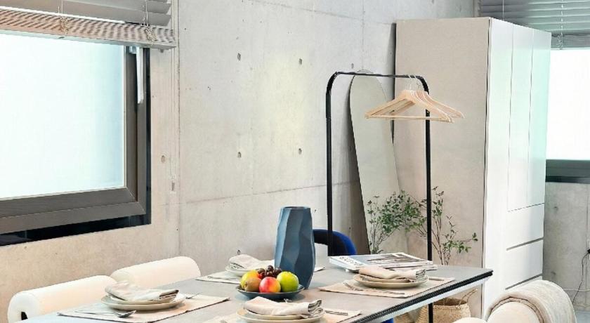 Seoul 10mins to Seongsu, 4 ppl, 500Mbps, Design House 3-Star Accommodation lobby