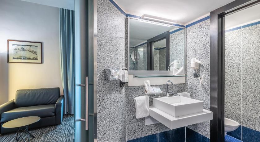 Image of Junior Suite - Split Level 8