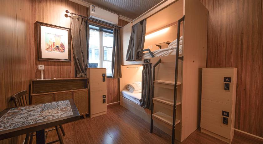 POSHPACKER-Chengdu Mix Hostel-Cicada Zen Yard – Chengdu, IL
