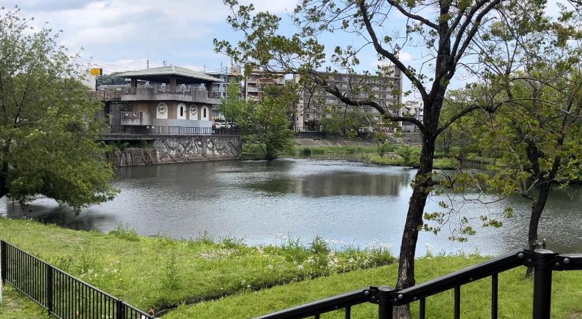 福冈 202 閑静な住宅街でご宿泊ください 天神博多巨蛋に直行するバスがあります 3星级 住宿 泳池
