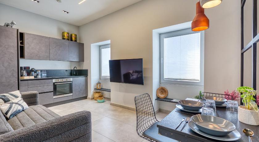 Stylish 1-Bedroom Apartment Just 5 Minutes from Valletta by Ferry