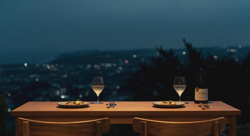 沖縄本島 momo 4つ星 シングルルーム ロビー