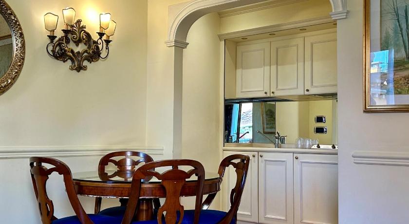 Image of Classic Suite 7