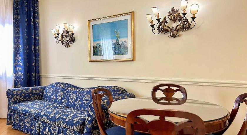 Image of Classic Suite 5