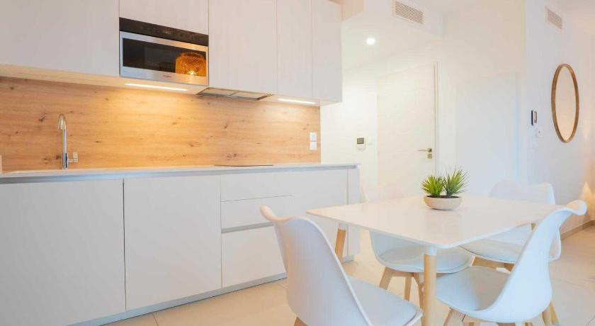 Spacious studio a-c 2P - Place des Lices - image 5