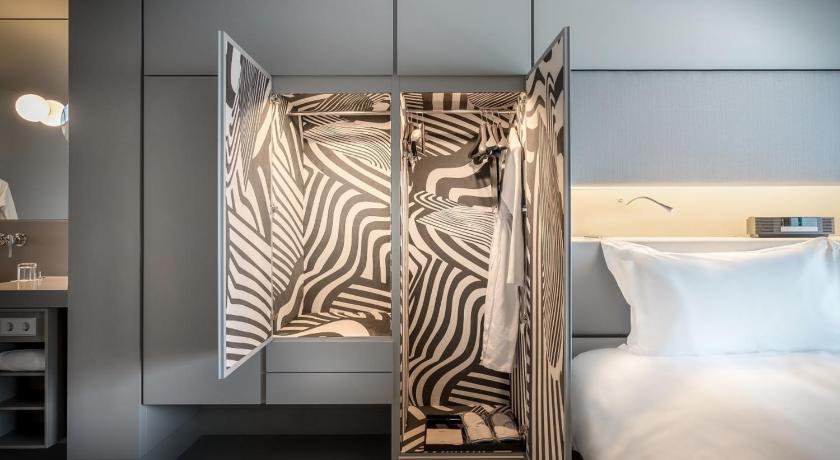 Image of Executive – Cathedral View, 1 king bed or 2 single beds 4