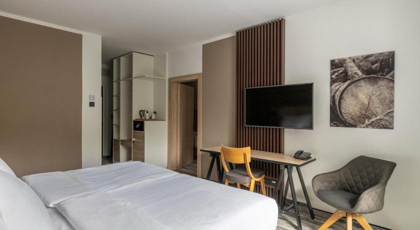 Image of Deluxe Family Room 1