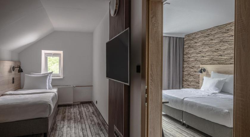 Image of Deluxe Family Room 3