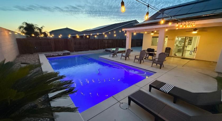 ベーカースフィールド Spacious Home with Private Pool 3つ星 宿泊施設 客室