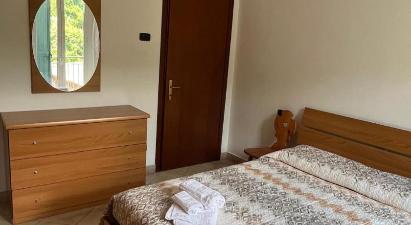 A B House 6 Rustic Holiday Apartment in Casto