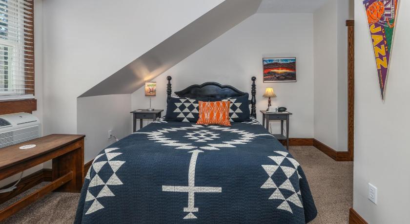 ローガン (UT) Old Rock Church Bed and Breakfast 3つ星 宿泊施設 レストラン
