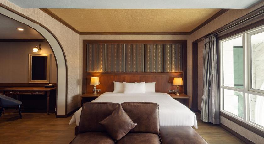 Image of Large Single Room 0