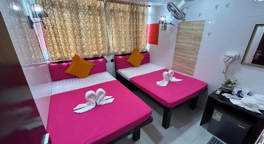 Image of Family Room with Private Bathroom 9