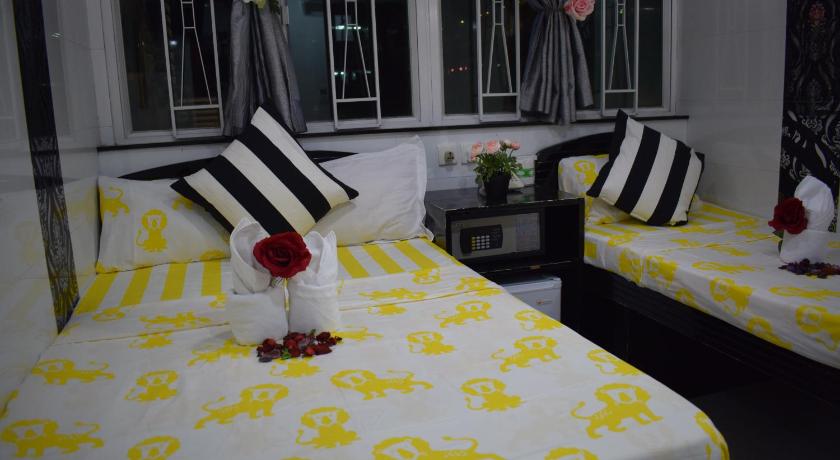 Image of Triple Room with View 9