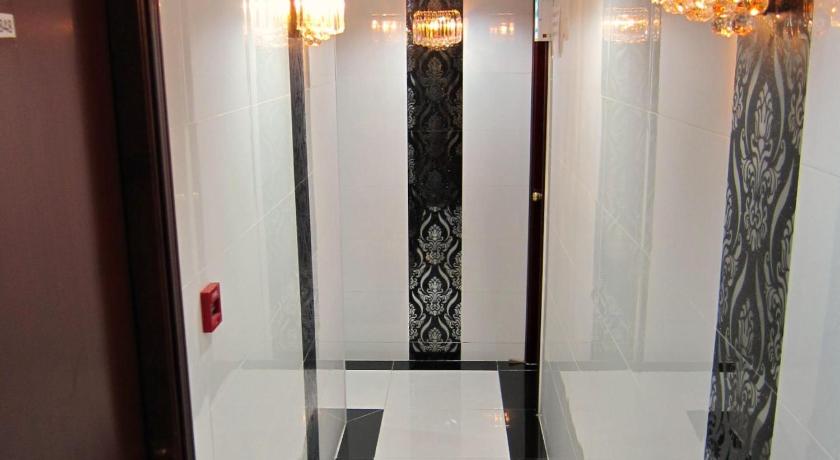 Image of Triple Room with View 13