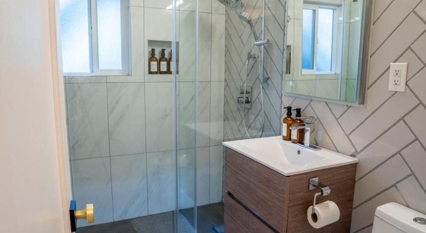 시애틀 (WA) Modern 3BR - Rare AC in Seattle - Family-Friendly 2성급 숙소 레스토랑