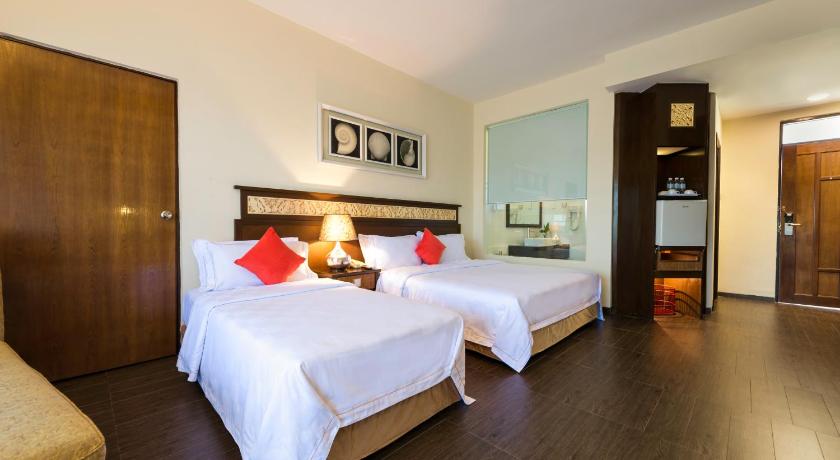 Image of Lake View Family Room 1